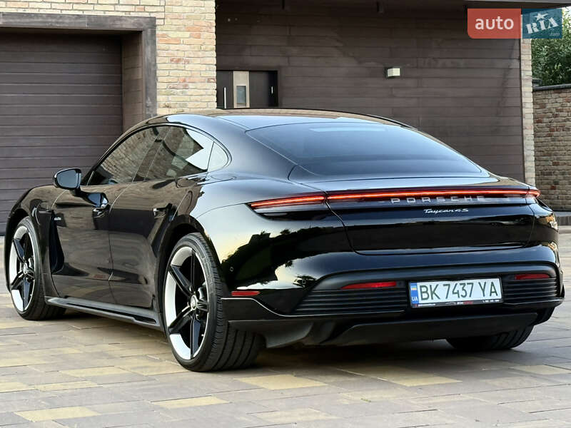 Седан Porsche Taycan 2020 в Рівному