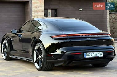 Седан Porsche Taycan 2020 в 
