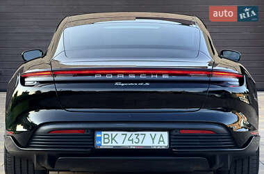 Седан Porsche Taycan 2020 в 