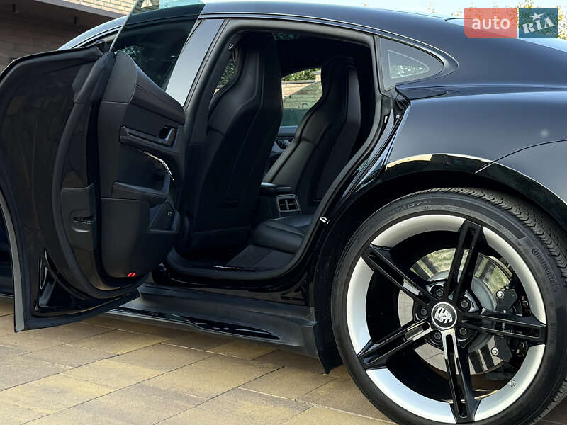 Седан Porsche Taycan 2020 в Рівному