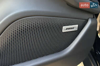 Седан Porsche Taycan 2020 в 