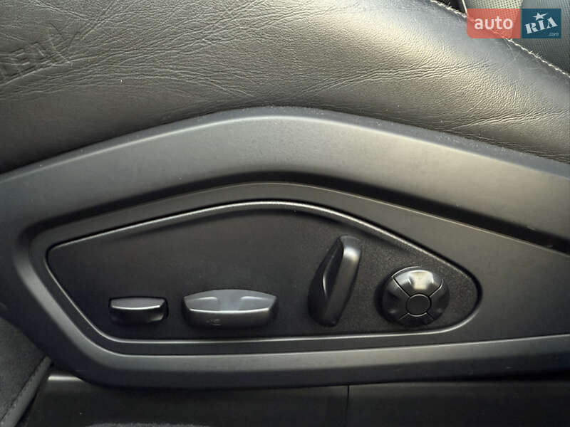 Седан Porsche Taycan 2020 в Рівному