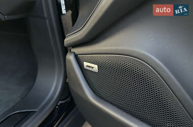 Седан Porsche Taycan 2020 в 