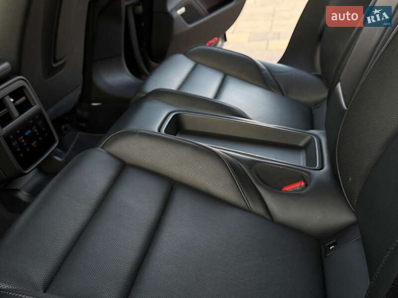 Седан Porsche Taycan 2020 в Рівному