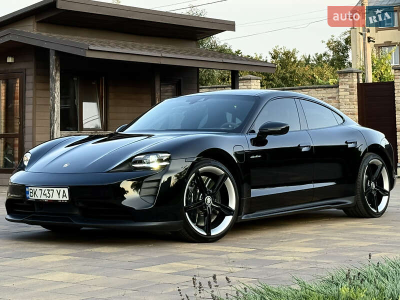 Седан Porsche Taycan 2020 в 