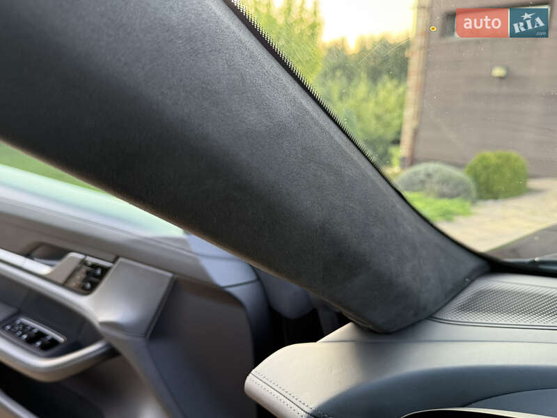 Седан Porsche Taycan 2020 в Рівному