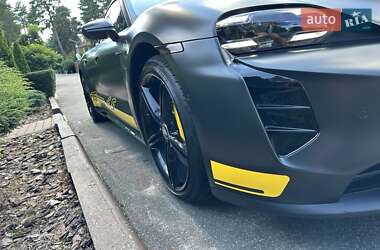 Седан Porsche Taycan 2020 в Києві