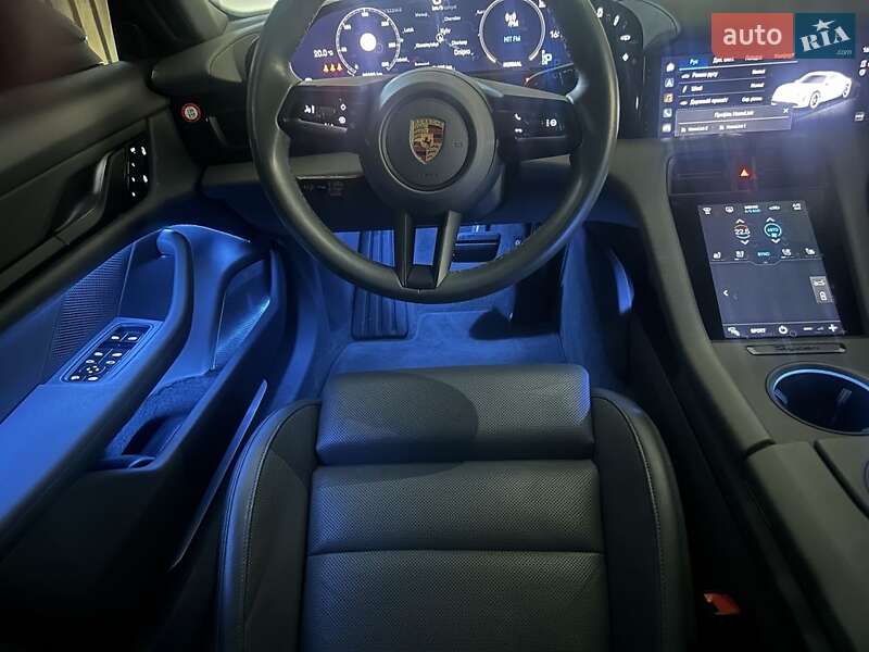 Седан Porsche Taycan 2020 в Киеве
