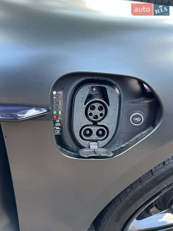 Седан Porsche Taycan 2020 в Киеве