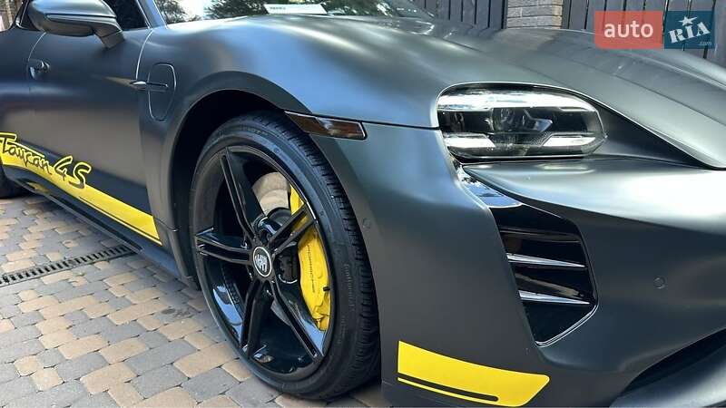 Седан Porsche Taycan 2020 в Киеве