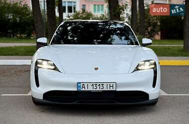 Седан Porsche Taycan 2021 в 