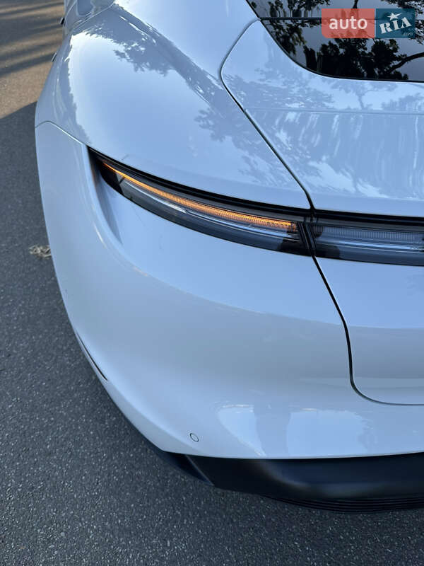 Седан Porsche Taycan 2022 в Киеве