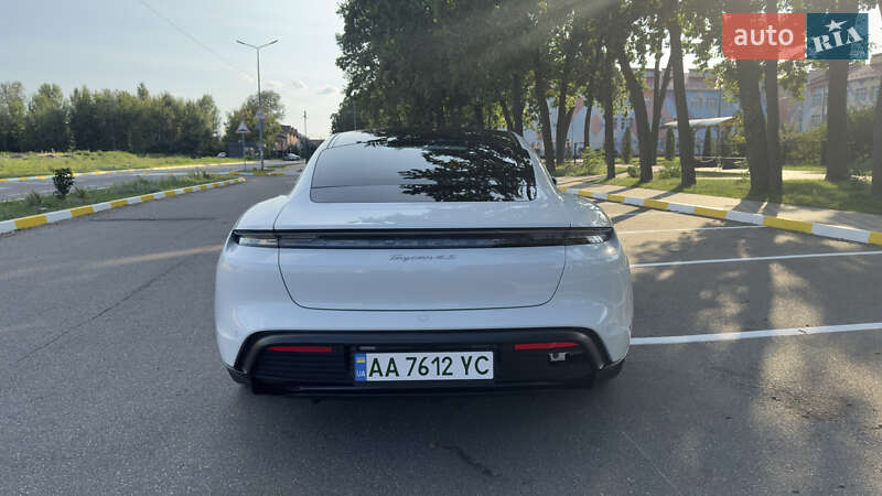 Седан Porsche Taycan 2022 в Киеве