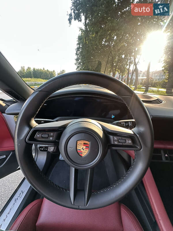 Седан Porsche Taycan 2022 в Киеве
