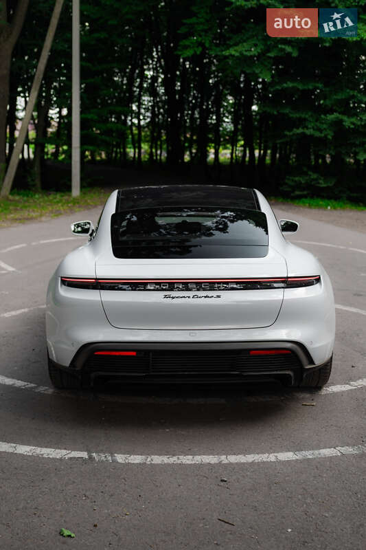 Седан Porsche Taycan 2020 в Львове