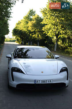 Седан Porsche Taycan 2021 в 