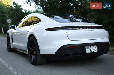 Седан Porsche Taycan 2021 в 