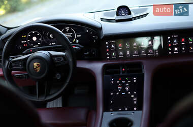 Седан Porsche Taycan 2021 в 