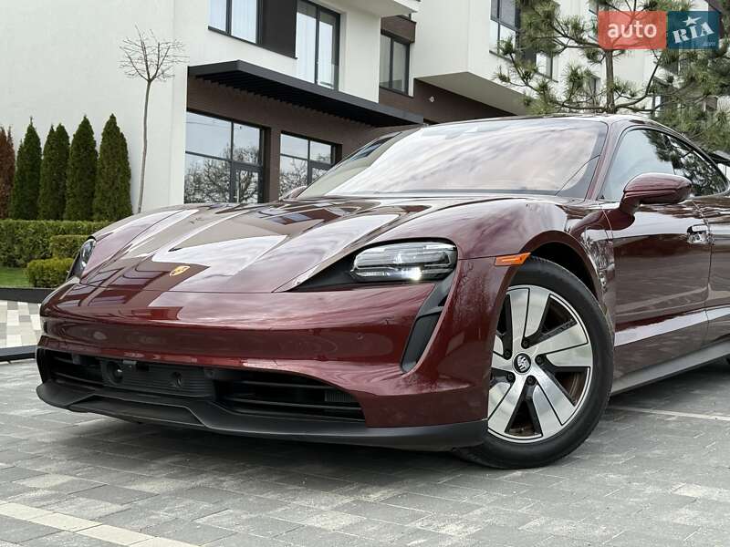 Седан Porsche Taycan 2023 в Ужгороде