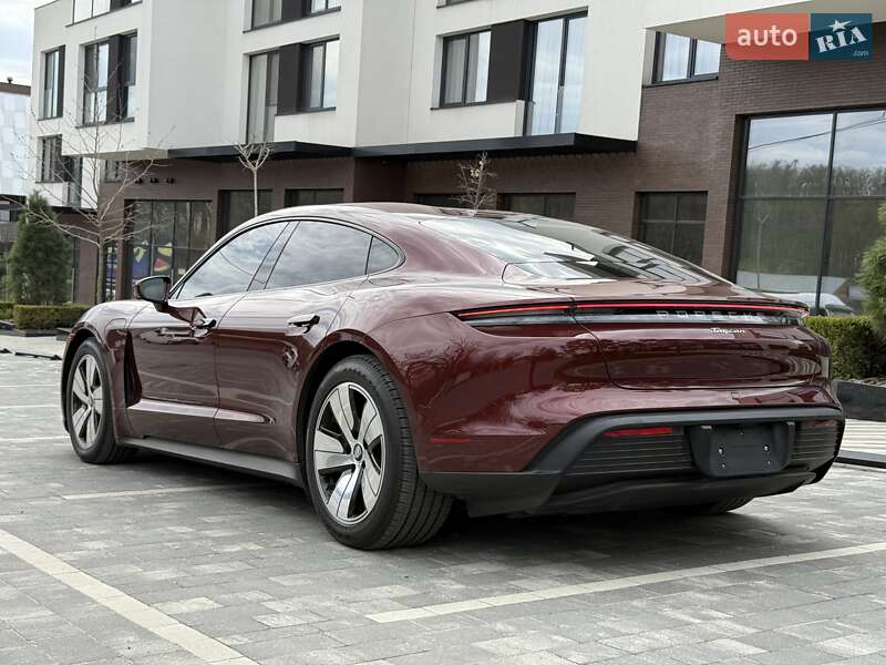 Седан Porsche Taycan 2023 в Ужгороде