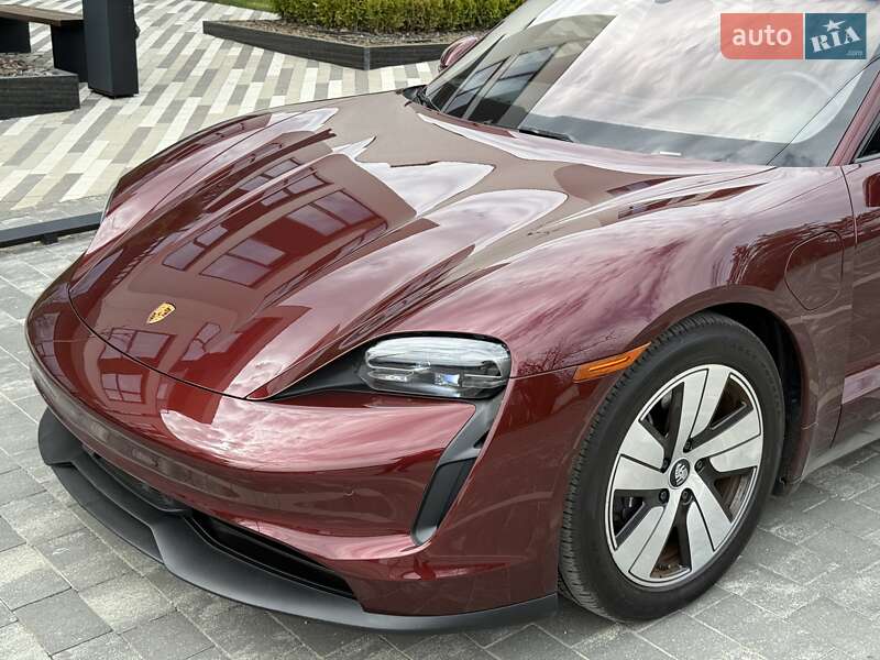 Седан Porsche Taycan 2023 в Ужгороде