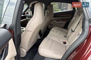 Седан Porsche Taycan 2023 в 
