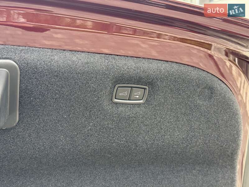 Седан Porsche Taycan 2023 в Ужгороде