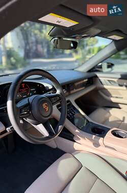 Седан Porsche Taycan 2022 в 