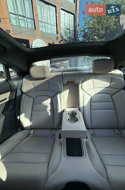 Седан Porsche Taycan 2022 в 