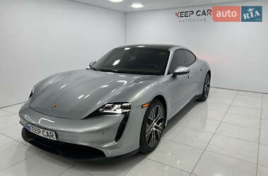 Седан Porsche Taycan 2023 в 