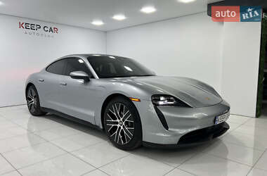 Седан Porsche Taycan 2023 в 