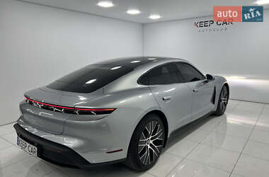 Седан Porsche Taycan 2023 в 