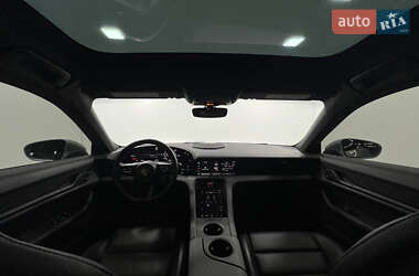 Седан Porsche Taycan 2023 в 