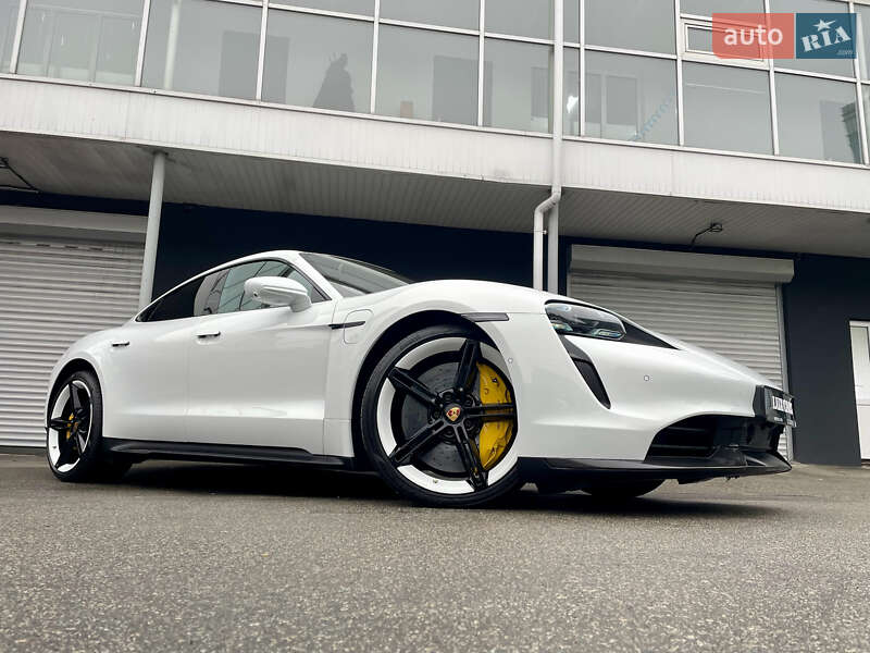 Седан Porsche Taycan 2020 в Киеве