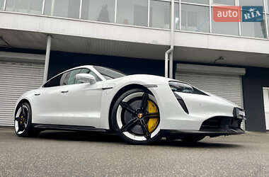 Седан Porsche Taycan 2020 в 