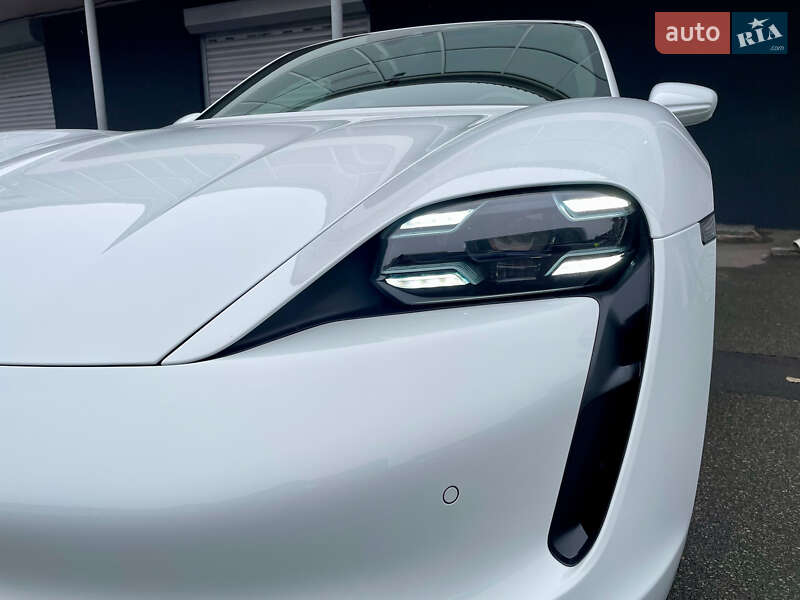 Седан Porsche Taycan 2020 в Киеве