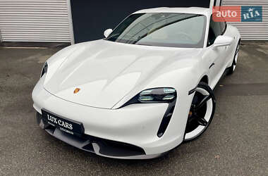 Седан Porsche Taycan 2020 в 