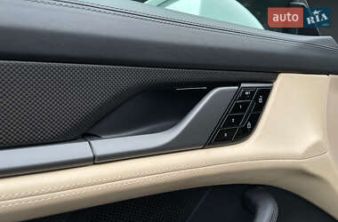 Седан Porsche Taycan 2020 в 