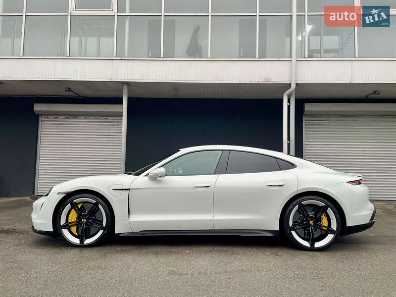 Седан Porsche Taycan 2020 в Киеве