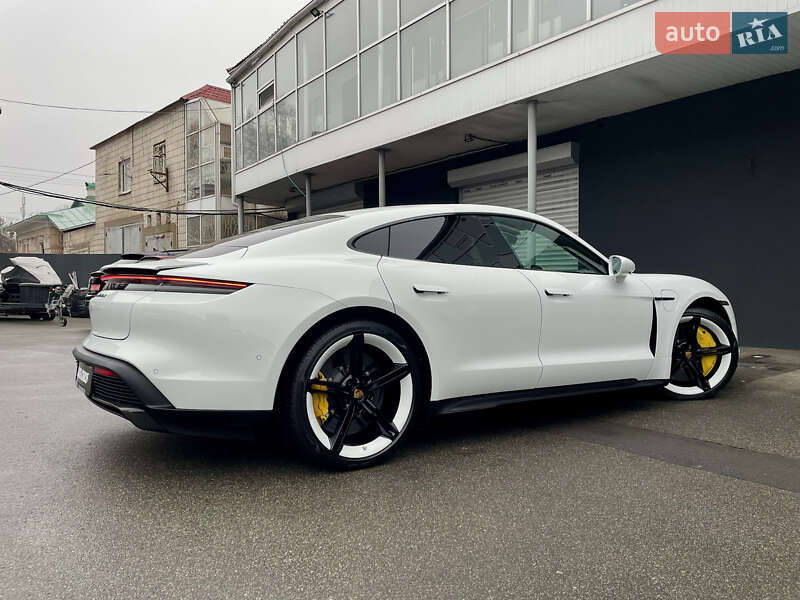 Седан Porsche Taycan 2020 в Киеве