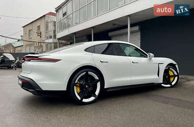 Седан Porsche Taycan 2020 в 