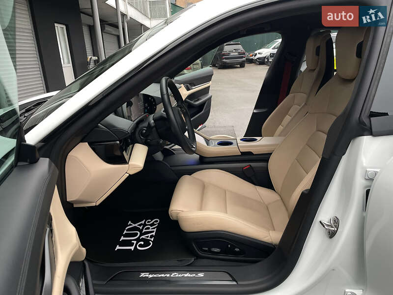 Седан Porsche Taycan 2020 в Киеве