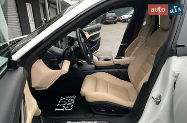 Седан Porsche Taycan 2020 в 