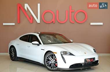 Седан Porsche Taycan 2022 в 