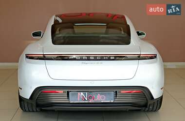 Седан Porsche Taycan 2022 в 