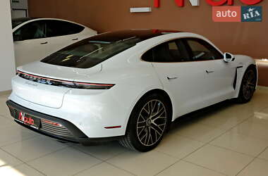 Седан Porsche Taycan 2022 в 