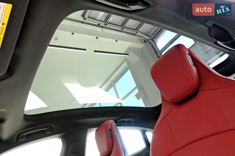 Седан Porsche Taycan 2022 в Одессе