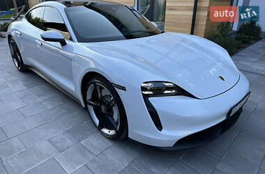 Седан Porsche Taycan 2020 в 