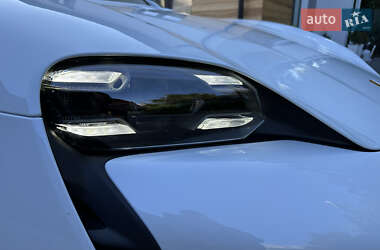 Седан Porsche Taycan 2020 в 