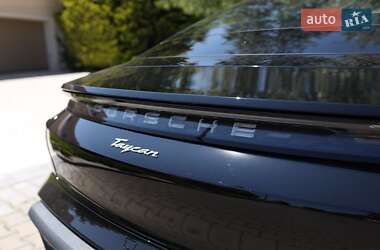 Седан Porsche Taycan 2023 в 